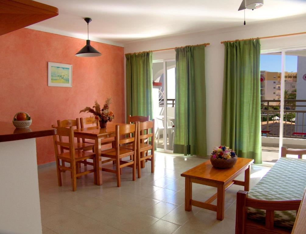 Apartamentos Playa Es Cana Room photo